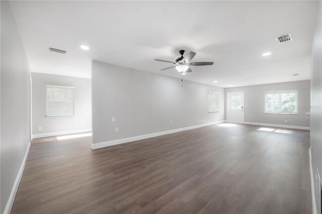 Building Photo - 6901 S Fitzgerald St