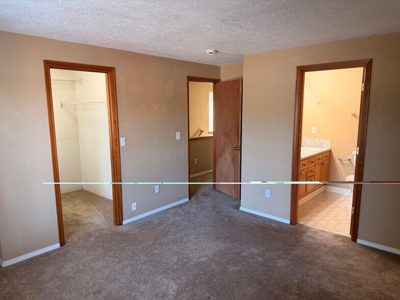 Building Photo - 3625 NE 157th Ave