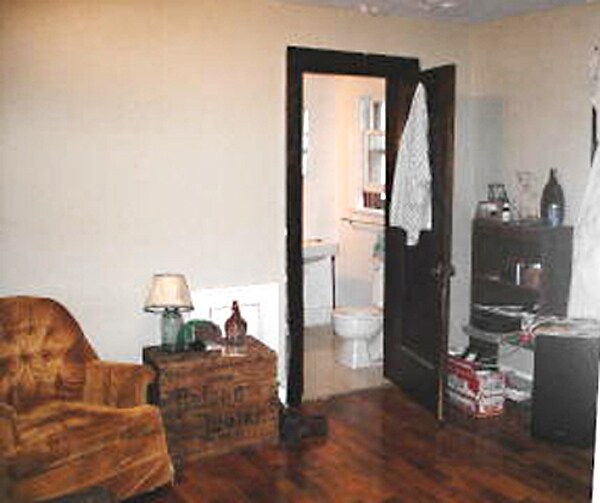 Building Photo - 104 S Grove St