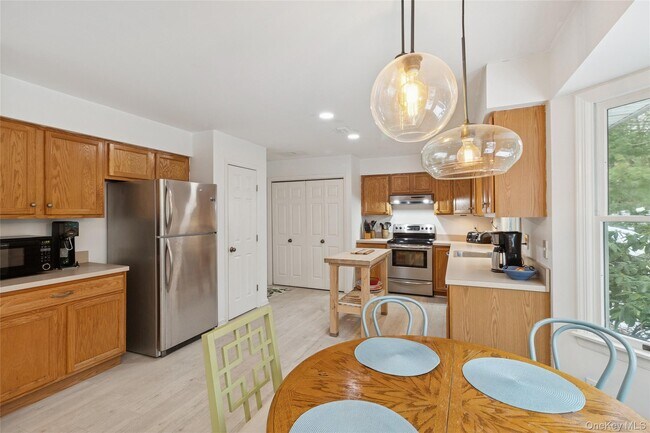 Building Photo - 5125 Main Bayview Rd