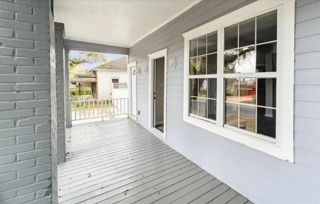 Building Photo - Updated Home in the Heart of Savannah