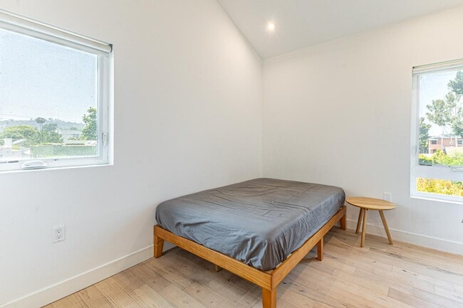 Building Photo - 5055 Lincoln Ave