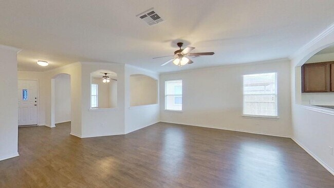 Building Photo - 411 Quail Hollow Dr