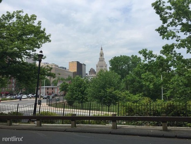 Building Photo - 39 Charter Oak Pl