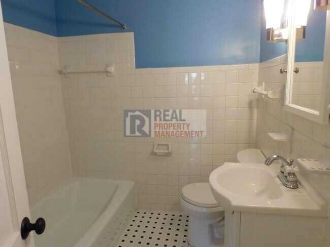 Building Photo - Irving Park Cottage 3BR/1.5BA w/1-Car Gara...