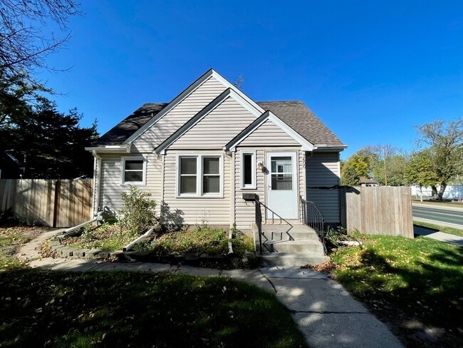 Building Photo - Stunning 4 Bedroom House in Richfield!