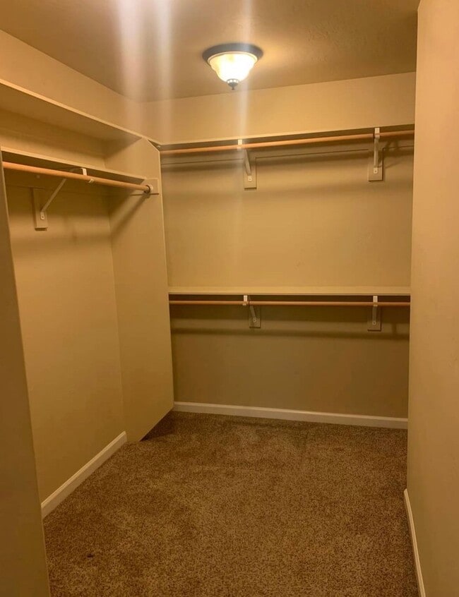 Building Photo - Beautiful East Medford 4 Bedroom 2 Bathroom Home