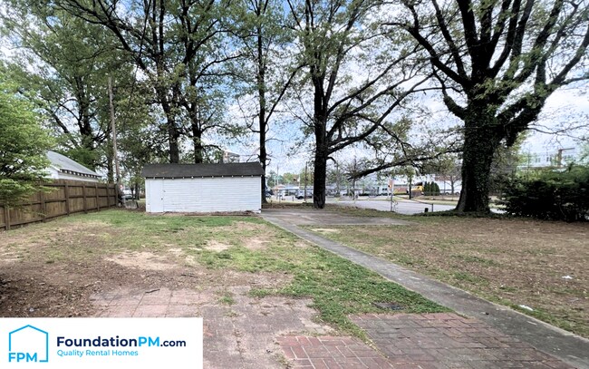 Building Photo - 252 E Edwin Cir