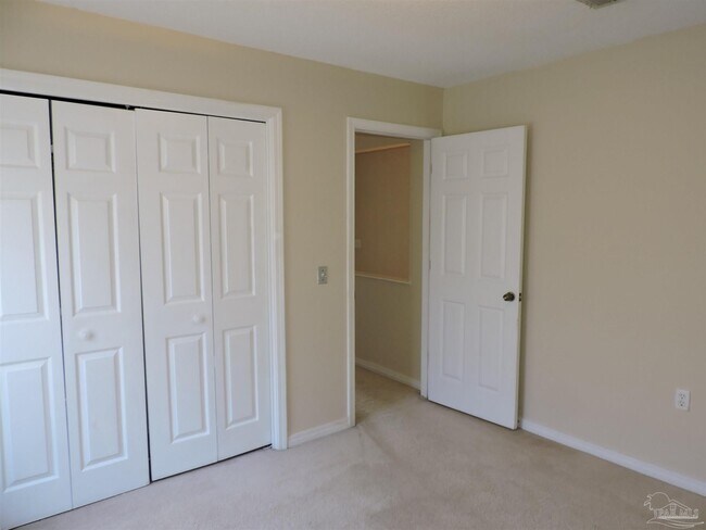 Building Photo - 206 Wildflower Ln