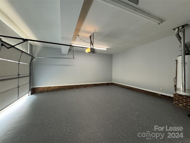 Building Photo - 129 Southhaven Dr