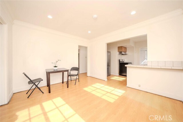 Building Photo - 736 S Gramercy Dr