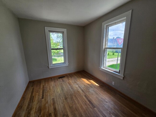 Building Photo - 508 Kaler Ave