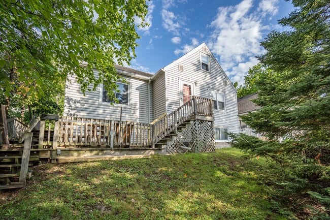 Building Photo - Duluth MN 5-Bedroom - 2-Bath Single Family