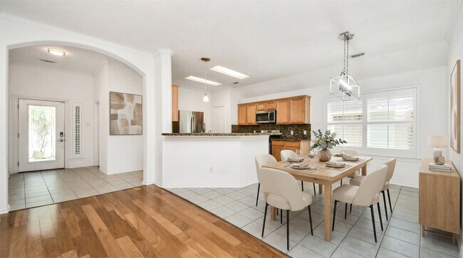 Building Photo - 10 Delphinium Pl
