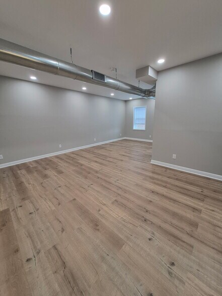 Building Photo - 111 E Main St