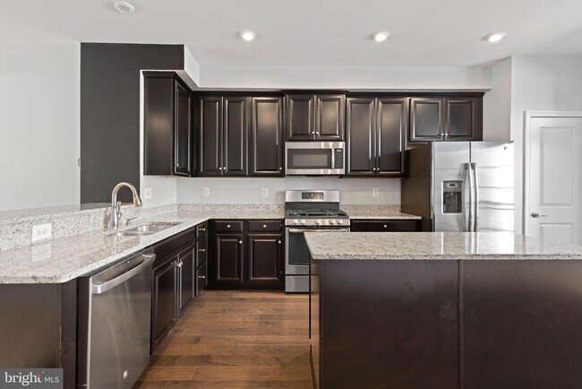 Building Photo - 537 Willow Bend Dr