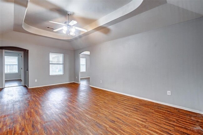 Building Photo - Welcome to this charming one-story home, ready for immediate occupancy!