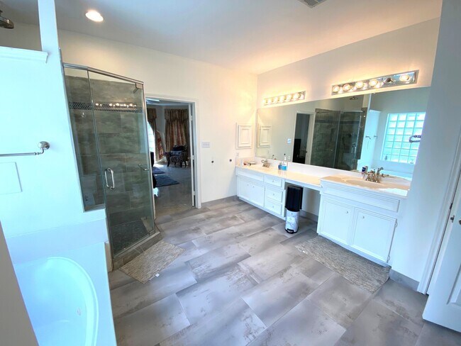 Building Photo - 3806 Shady Harbor Dr