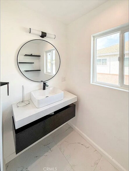 Building Photo - 10430 Densmore Ave