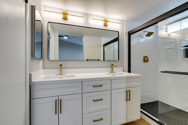 Building Photo - Stunning fully remodeled single-story home