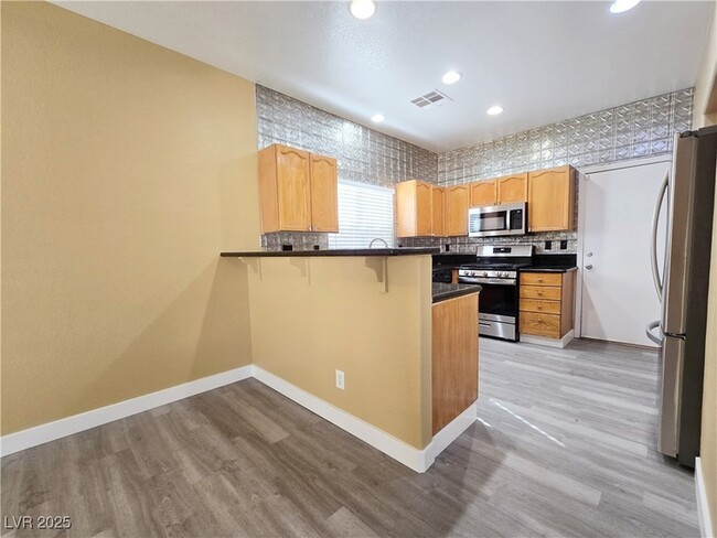 Building Photo - 8446 Opal Splendor Ave