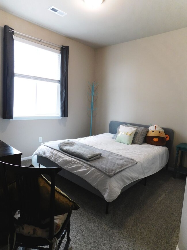 Building Photo - Charming 3 bedroom home for rent