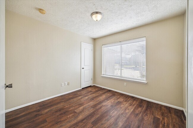 Building Photo - 23902 Silversmith Ln