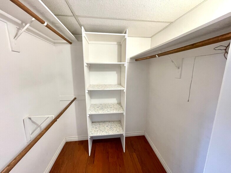 Building Photo - 120 The Village