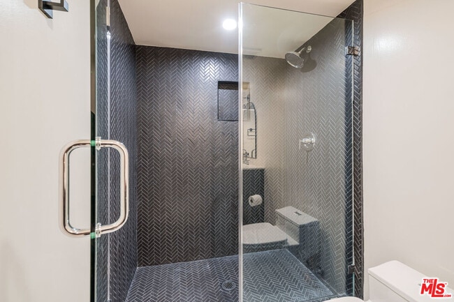 Building Photo - 5011 Showboat Pl