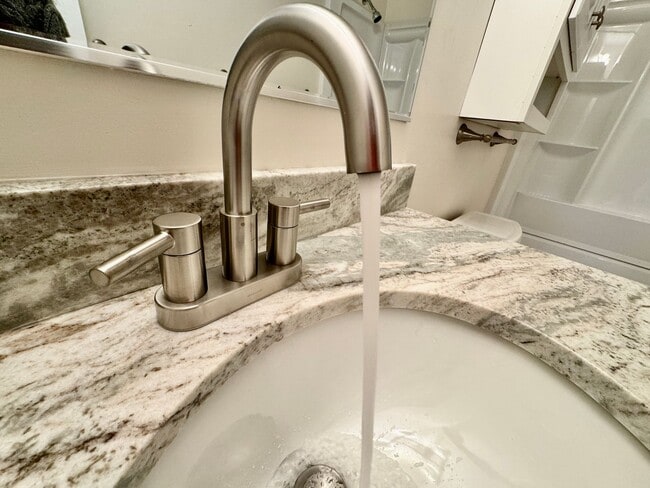 Building Photo - Updated 3-Bedroom Townhome 03-25-26!! Fenced yard, excellent School Zones!!