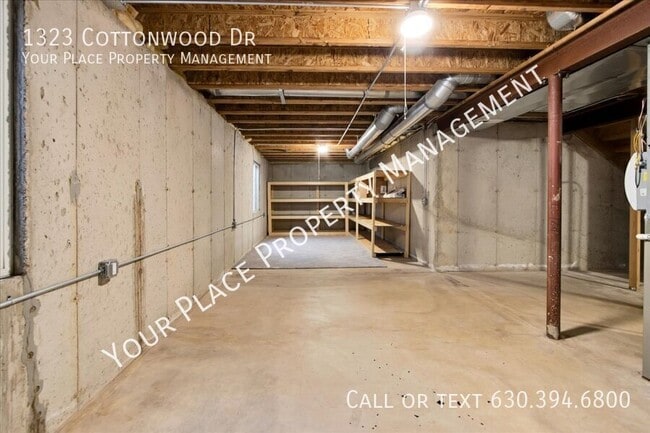 Building Photo - 1323 Cottonwood Dr