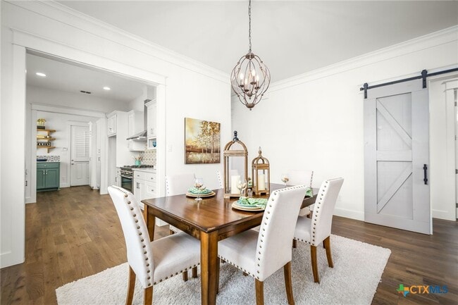 Building Photo - 653 Center Green