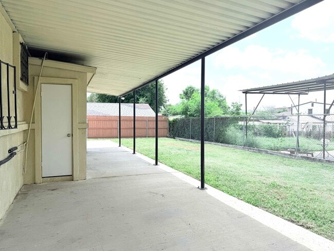 Building Photo - 405 E Gustavus St