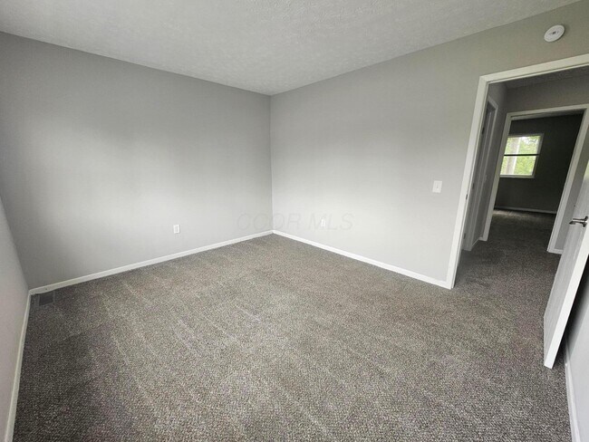 Building Photo - 946 S Spring Rd