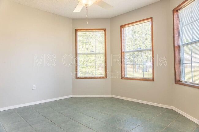 Building Photo - 10545 Bay Tree Dr