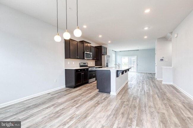 Building Photo - 2261 Kelston Pl