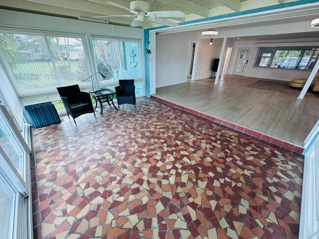 Building Photo - 3536 Belle Vista Dr E