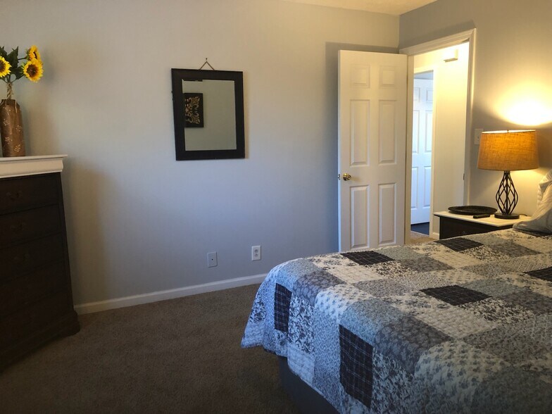 Master Bathroom - 1138 Timothy Ave