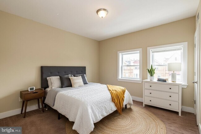 Building Photo - 2310 N Park Ave