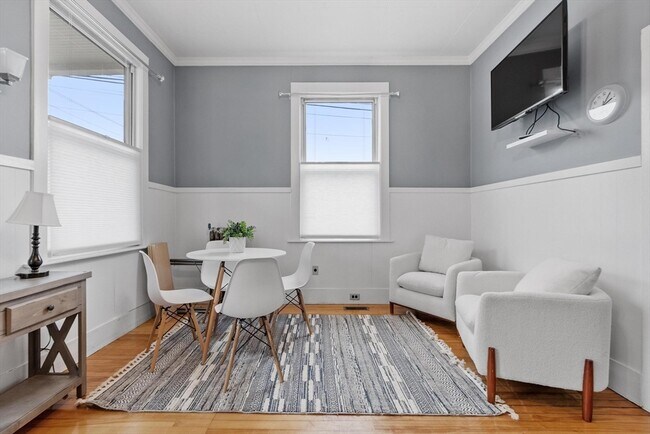 Building Photo - 113 Main St