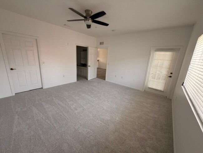 Building Photo - 3980 Mediterranea Cir
