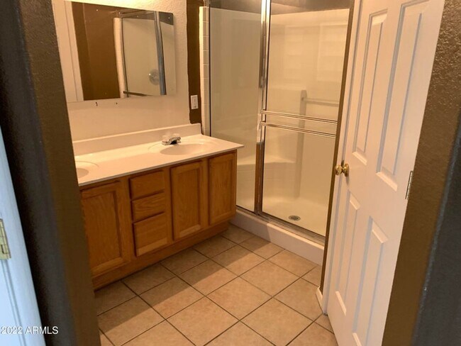 Building Photo - Charming 4 bed, 2 bath home on the golf co...
