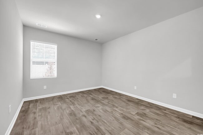 Building Photo - 2087 Victory Wy