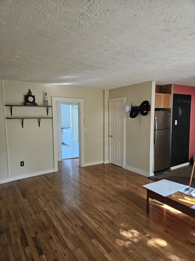 Building Photo - 388 Hubbard St