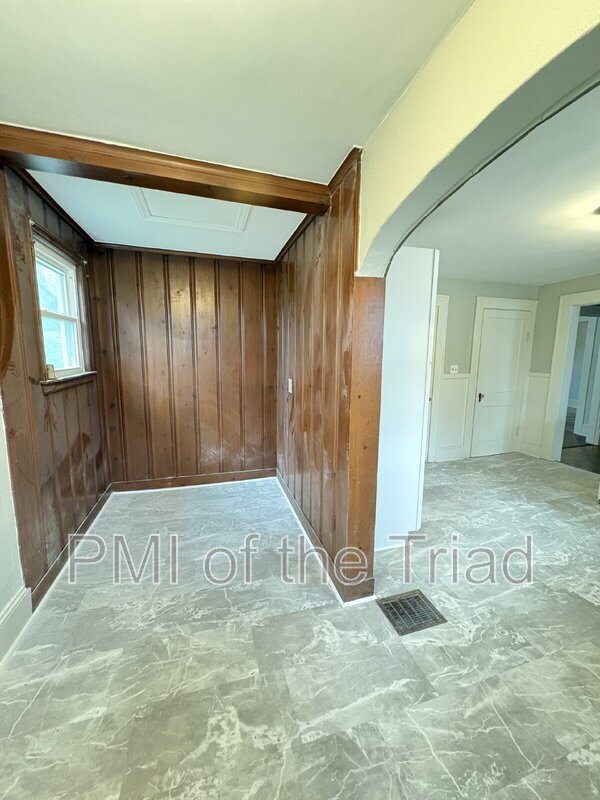 Building Photo - 1110 Adams St