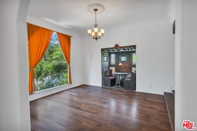 Building Photo - 1570 Sanborn Ave