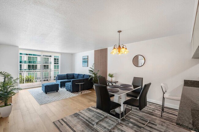 Building Photo - 1 SE 12th St