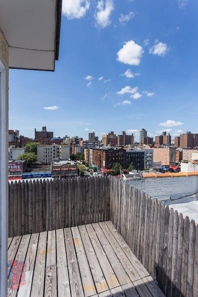 Building Photo - 212 E 105th St