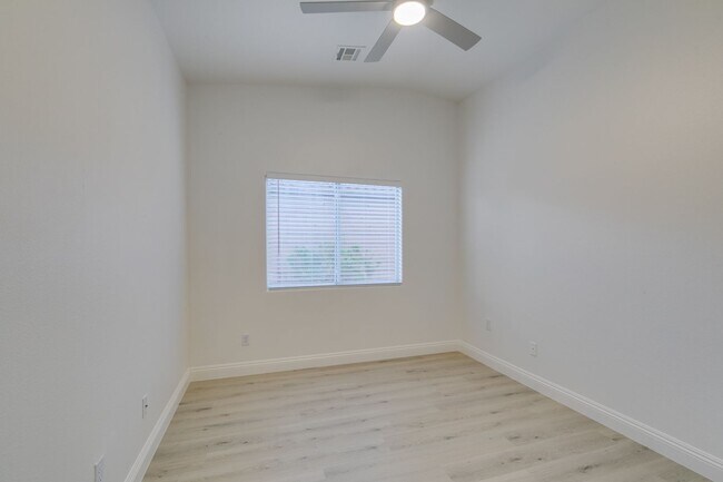 Building Photo - 437 Palegold St