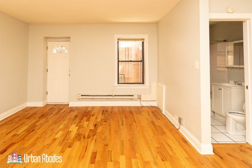 Building Photo - 1337 N Dearborn St